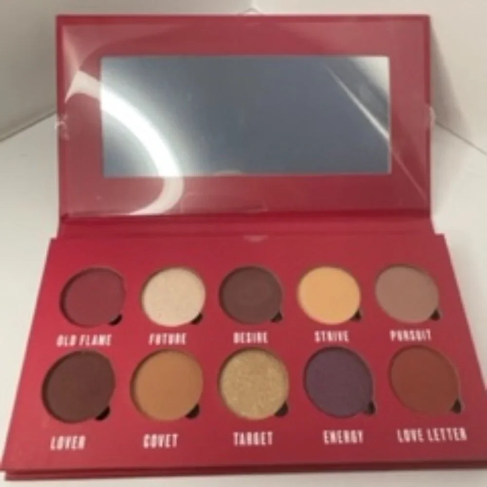 Be Passionate About Eyeshadow Palette with 4 Eye Brushes and Brush Cleaner
